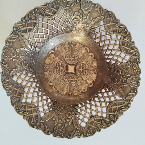 Vintage bronze-brass plate like new with filigree design