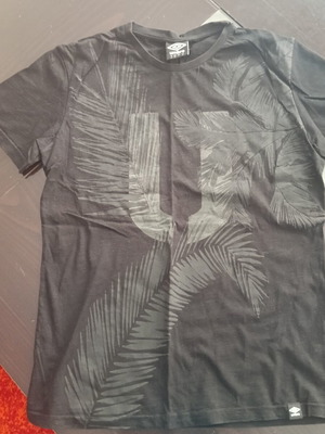 Umbro T Shirt Medium and Large Like New Black and White
