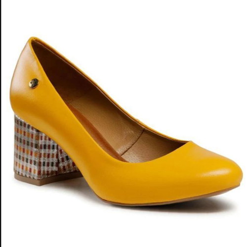 Maciejka yellow leather pumps like new size 41 with block heel