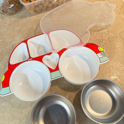 Children's plate car shape with lid like new