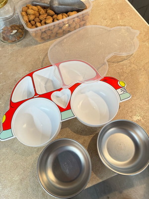 Children's plate car shape with lid like new