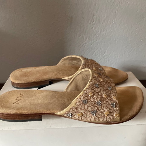 NV vintage slippers like new with embroidered flowers and rhinestones