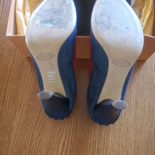 Γόβες Tod's μεταχειρισμένες, καλοκαιρινές, τζην με κόκκινο λούστρινι