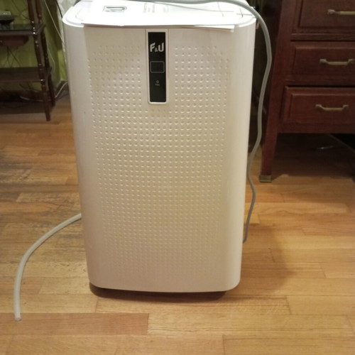 Floor air conditioner like new, barely used, heating function