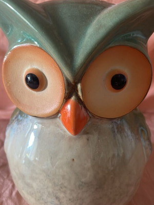 Large porcelain owl with nice colors, height 17cm