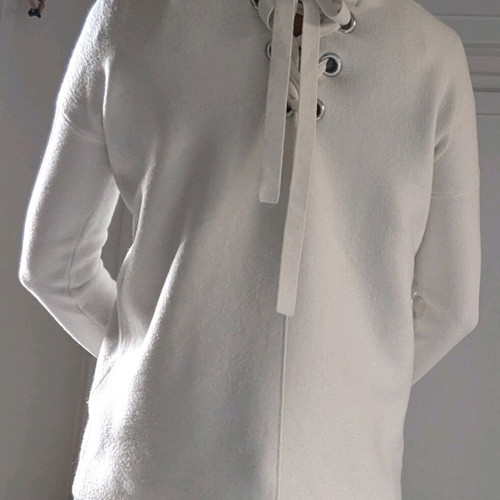 White sweater size M like new