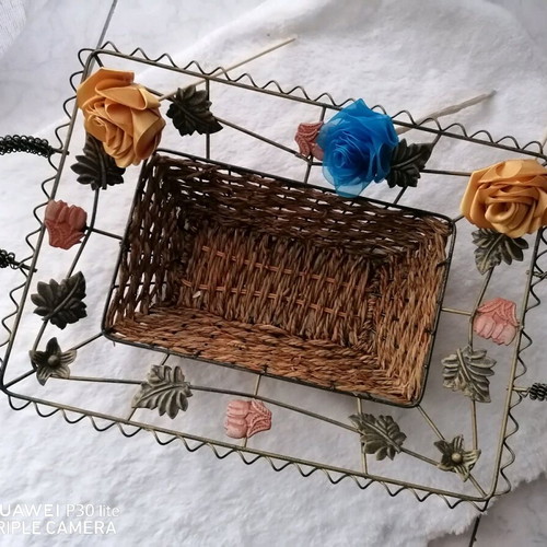 Decorative basket like new