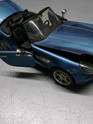 Bmw Z8 roadster 1/24 used in good condition