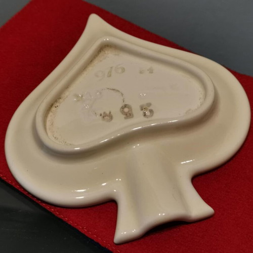 Koum-Kan set used with ashtrays and score pad