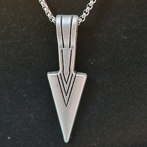 Men's necklace with arrow pendant new, steel silver