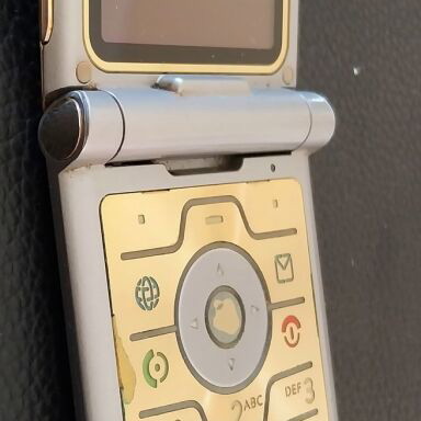 Motorola Motorazr V3i Dolce & Gabbana used, gold