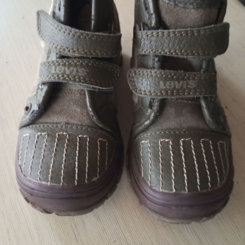 Levi's boys' boots size 26, like new, green