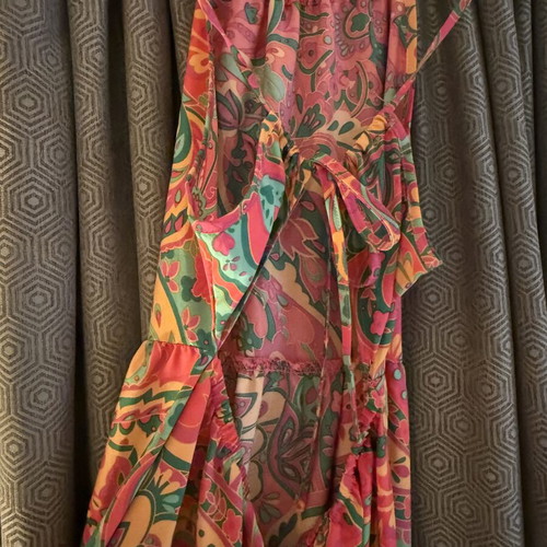Summer dress like new with back tie and fuchsia patterns