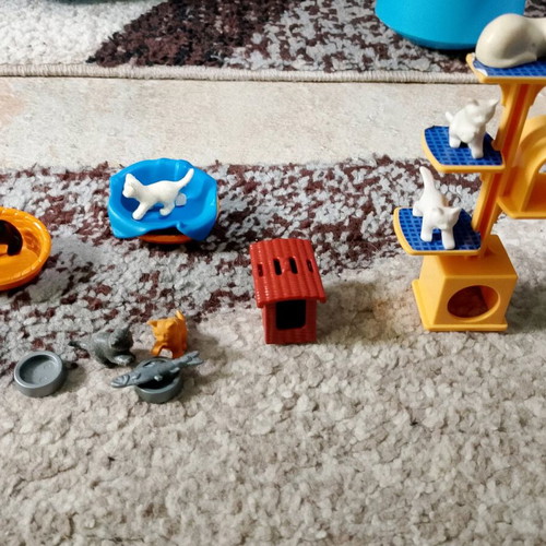 Playmobil cats and various accessories like new