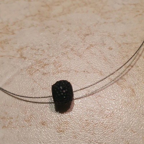Necklace new with black detail 38 centimeters