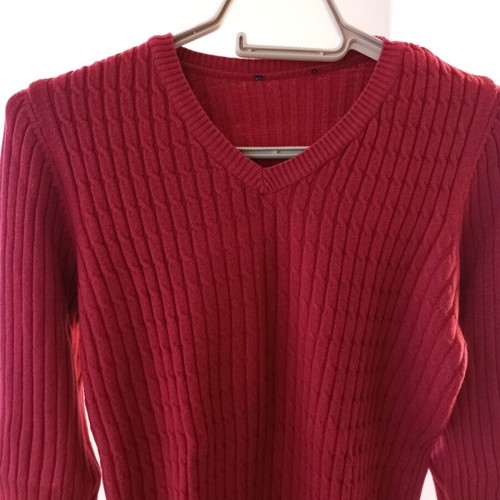 Woolen burgundy sweater size L like new