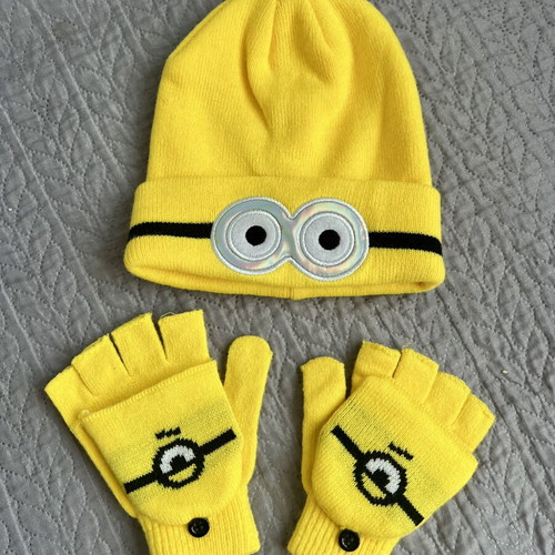 Winter hat and gloves set new, yellow