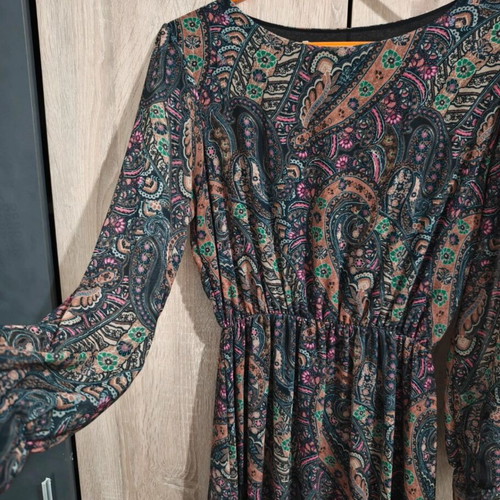 Dresses size M, like new, pack of 2, colorful