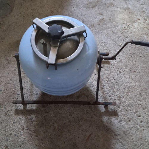 Vintage 1950s washing machine, enamel, missing lid rubber
