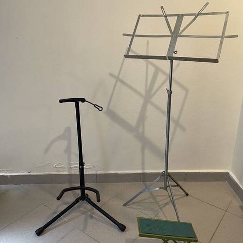 Guitar stand, footrest and music stand used, foldable platinum set