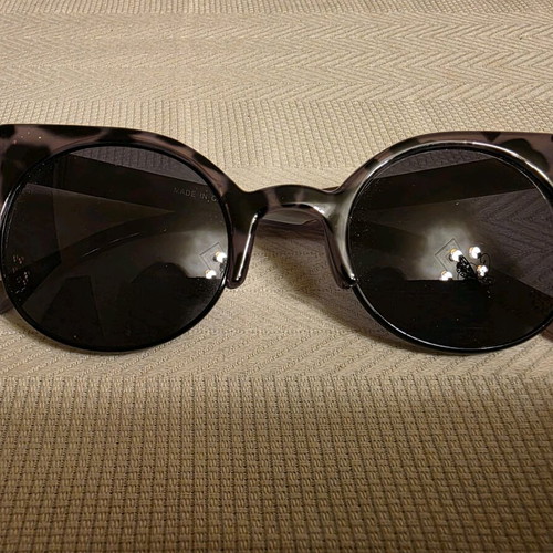 Vans sunglasses like new, black and purple