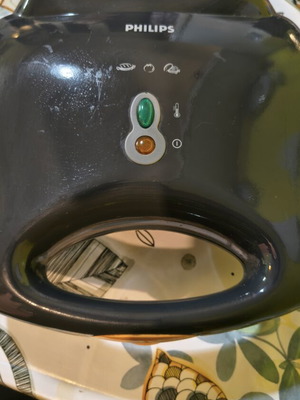 Philips sandwich toaster used 700W