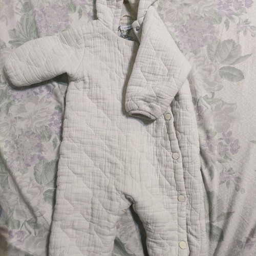 Unisex white baby romper like new, 74cm