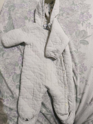 Unisex white baby romper like new, 74cm