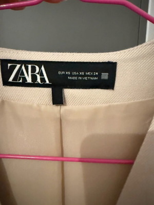 Zara sleeveless vest beige XS new