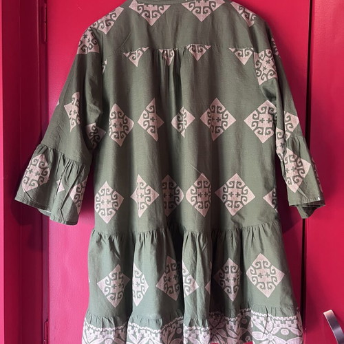 Green dress with patterns like new, one size