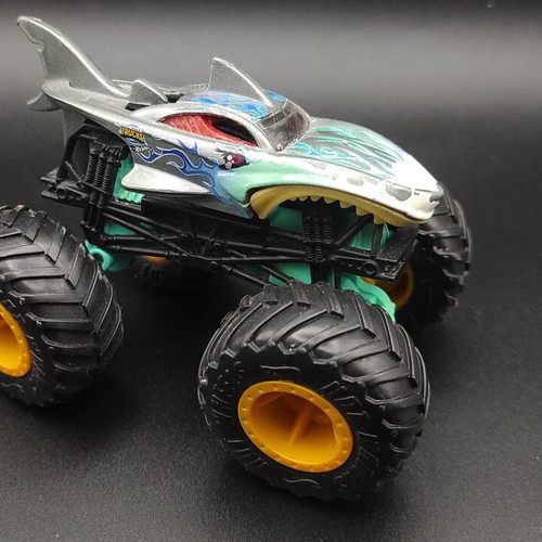 Hot Wheels Monster Truck Shark Wreak used