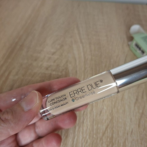 Erred Due Lumi Touch Concealer No 301 Fair Beige new