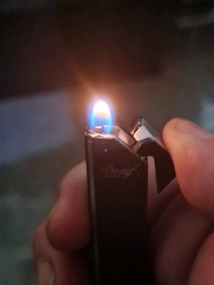 Davidoff ηλεκτρονικός αναπτήρας μεταχειρισμένος, μαύρος μεταλλικός με ρυθμιστή φλόγας