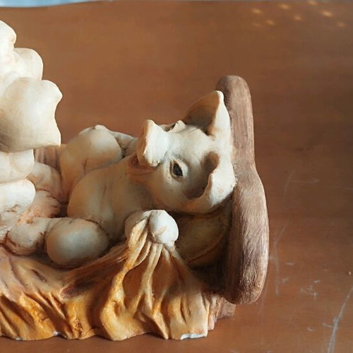 Humorous table decor like new with piglets