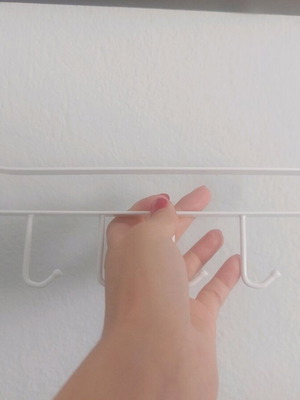 Cup hanger new, white metal