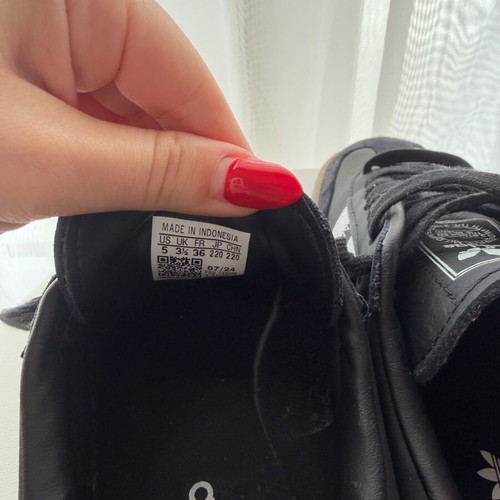 Παπούτσια Adidas Sampa γυναικεία καινούργια, μέγεθος 36, μαύρα
