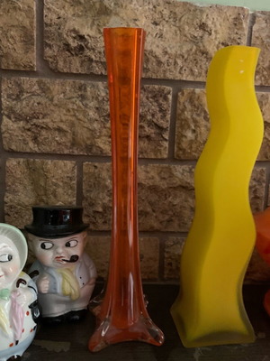 Vintage orange glass vase like new, height 23 cm