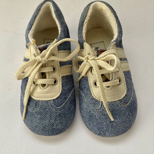 Babywalker sneakers size 21 like new, classic vintage style