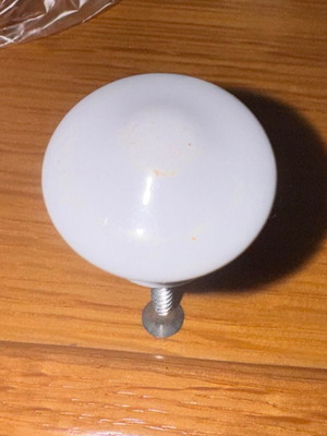White ceramic door knob, set of 6