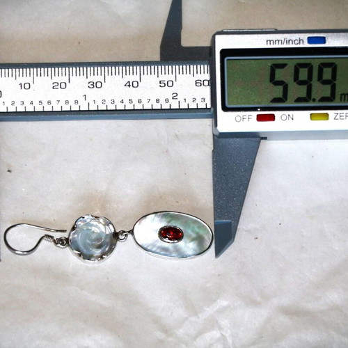 Earrings with genuine garnet stone and carved shell in 925 silver new
