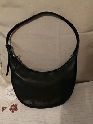 Liebeskind leather black shoulder bag crescent new