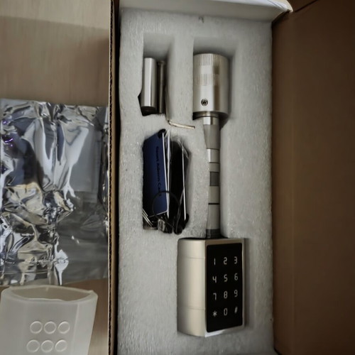 Smart door lock like new with fingerprint, RFID, code, Bluetooth, WiFi