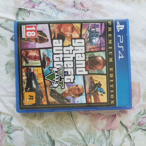 Grand Theft Auto PS4 game like new