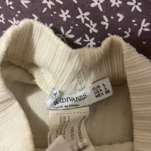 Stradivarius turtleneck sweater like new, size L