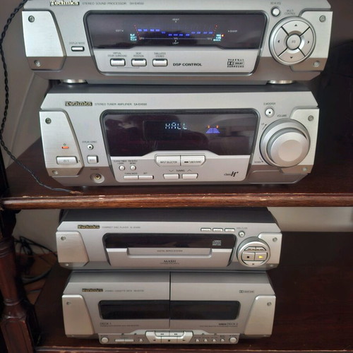 Technics full stereo system with 2 speakers like new