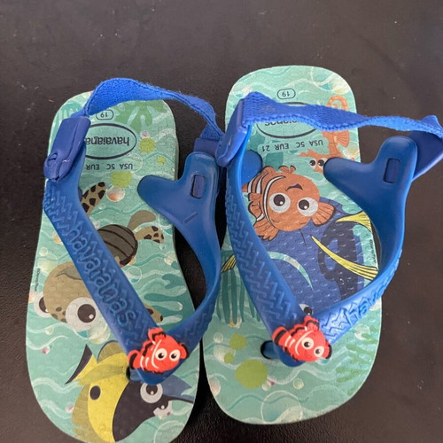 Havaianas children's flip flops size 19 like new, blue
