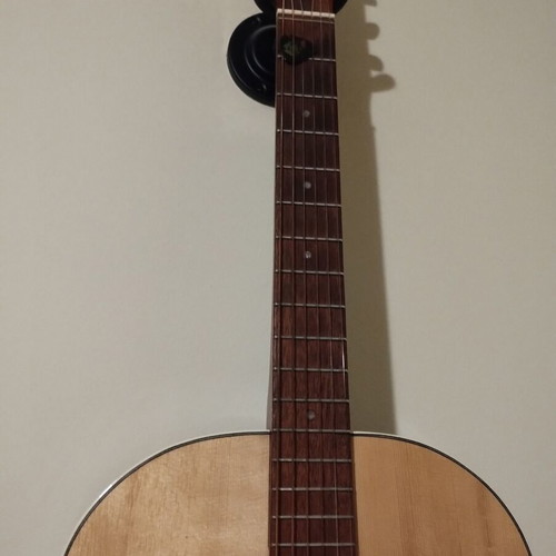 Laiki guitar like new with AAA spruce top