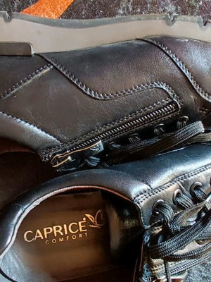 Δερμάτινα γυναικεία sneakers Caprice μεταχειρισμένα, νούμερο 37, μαύρα