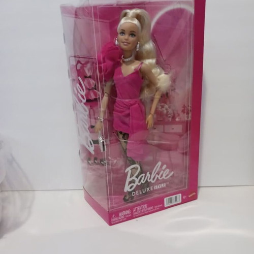 Barbie Deluxe Style doll new