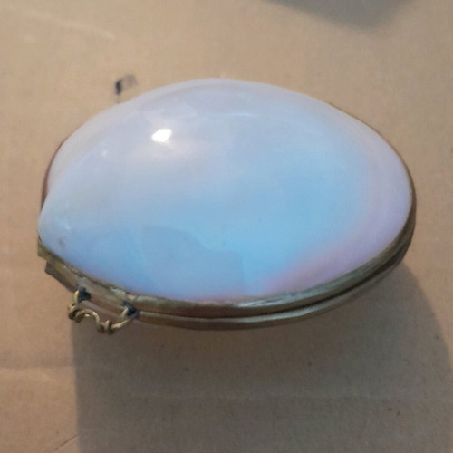 Shell box like new with brass details 8x7cm